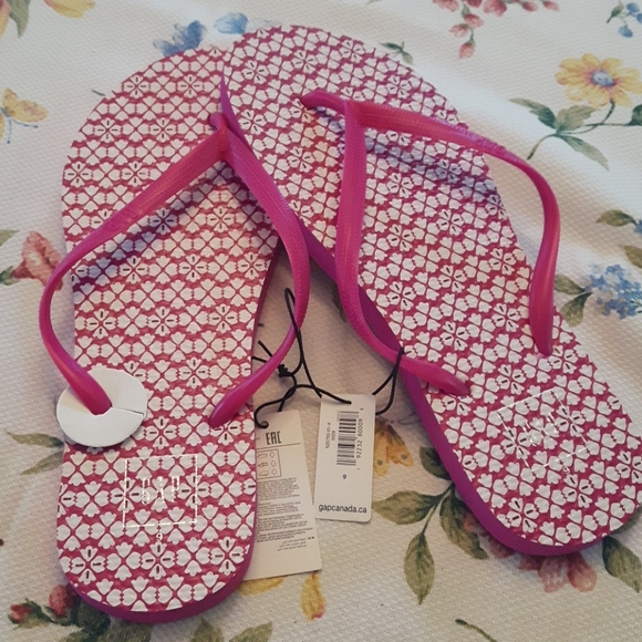 Size 9 Gap floral pink and white flip-flops - Picture 6 of 7